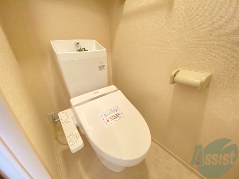 トイレ　嬉しいウォシュレット機能付きです。シャワートイレは便利ですね