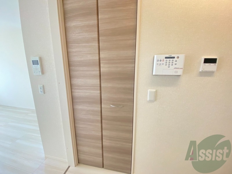 収納　収納はこちらのクローゼットをお使いください。