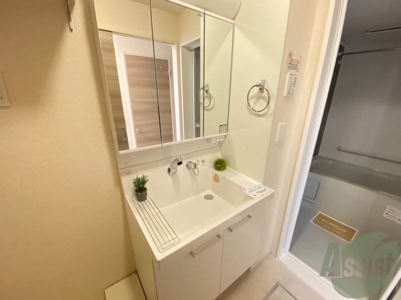 洗面設備　洗面台は独立しています。朝の身支度はこちらでどうぞ～