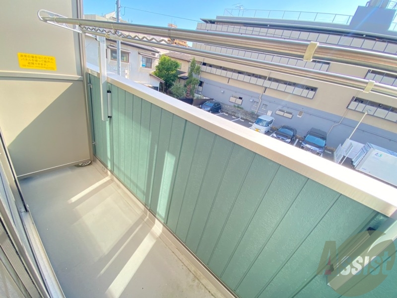 バルコニー　バルコニーは幅もしっかりあって洗濯物がはかどりそうですね。