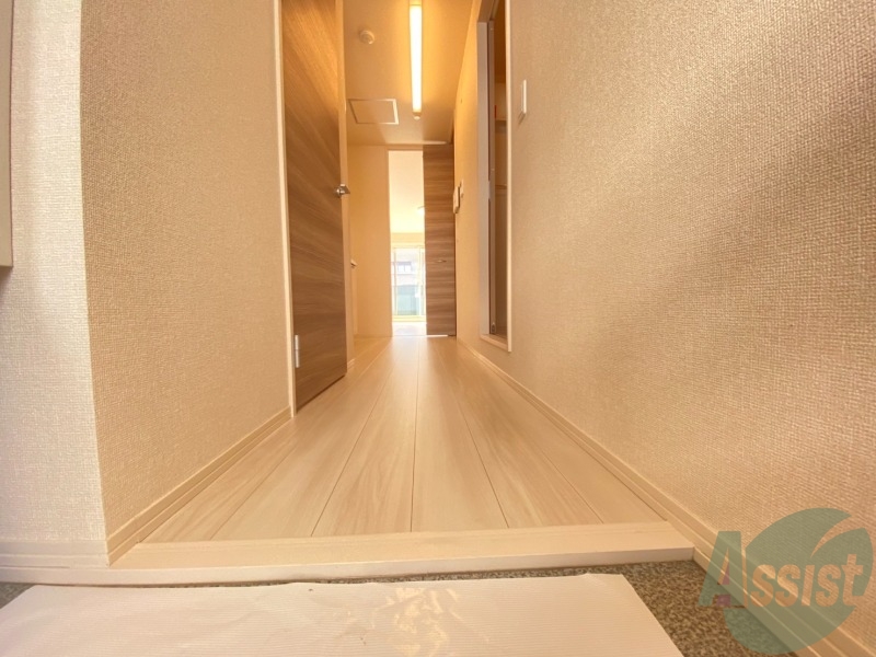 玄関　玄関から撮影しました。敷居が高くなくて安心ですね。