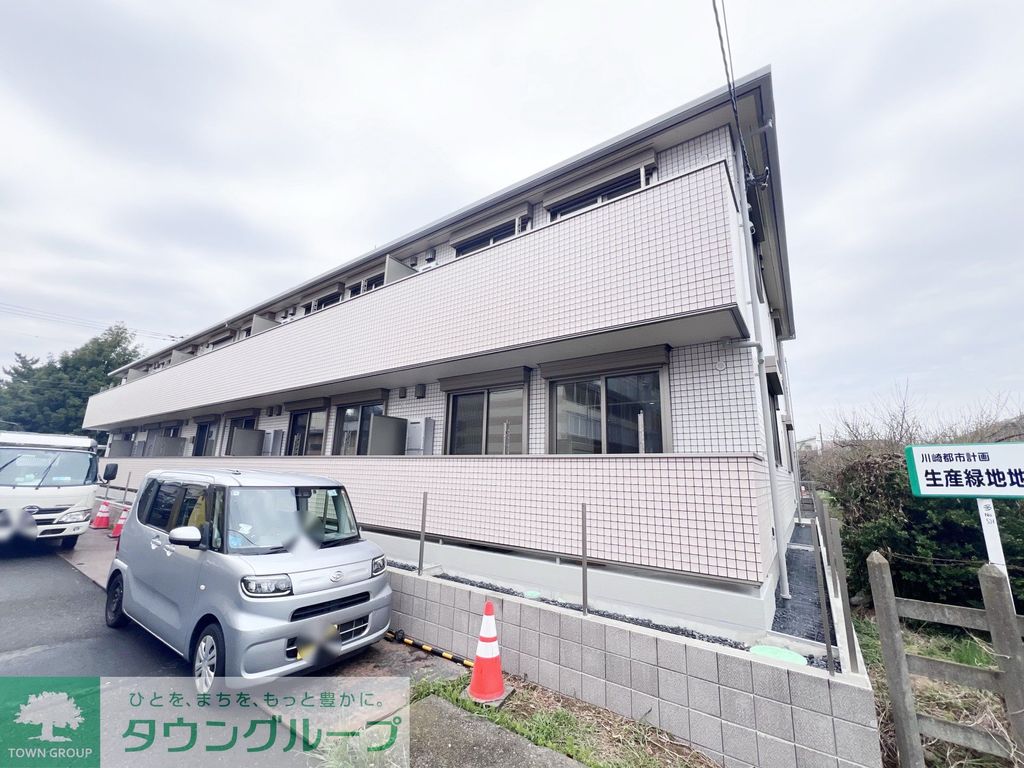 建物外観　駐車場