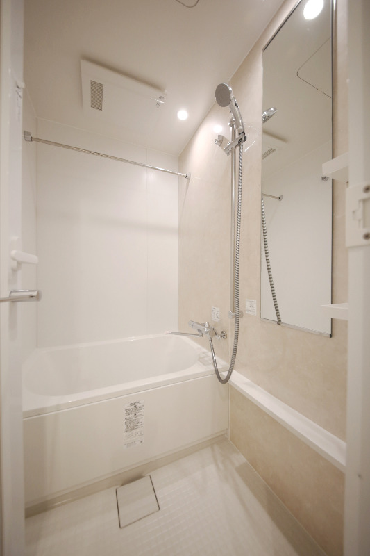 バス・シャワールーム　浴室暖房乾燥機付バスルーム