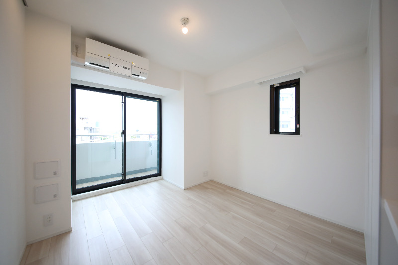 居室・リビング　二面採光の居室