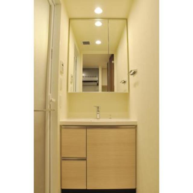 洗面設備　※写真は同タイプ住戸です。