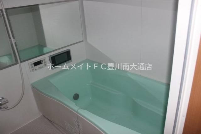 バス・シャワールーム　同型別部屋写真（反転）