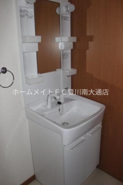 洗面設備　同型別部屋写真（反転）