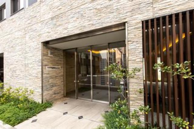 エントランス　落ち着いたエントランスです