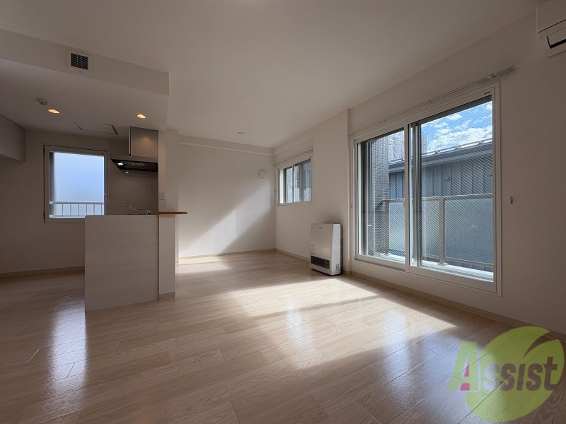 居室・リビング　広々としたリビングですね。使い勝手がよさそうですね！