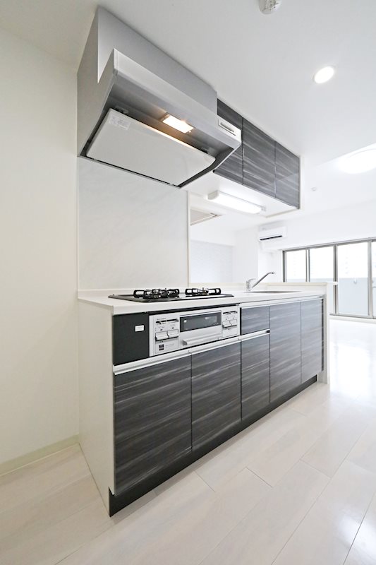 キッチン　システムキッチン（ガス3口コンログリル付き）