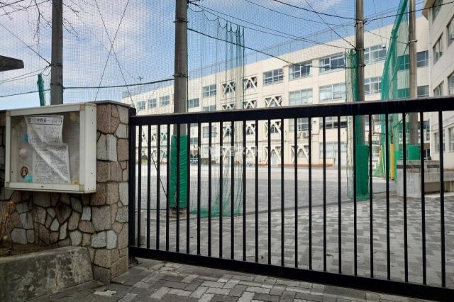 小学校　中野区立中野第一小学校（小学校）まで1113m