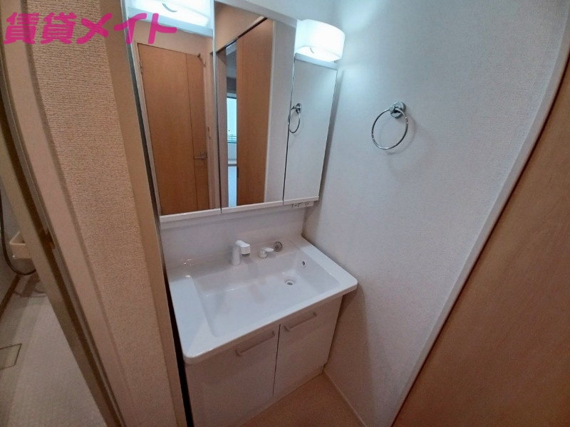 洗面設備　同タイプ部屋写真です。