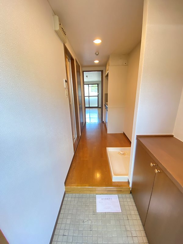 玄関　※同タイプの他のお部屋です