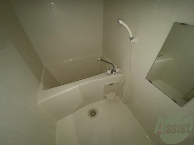 バス・シャワールーム　１人暮らしにはピッタリのサイズ感ですね！