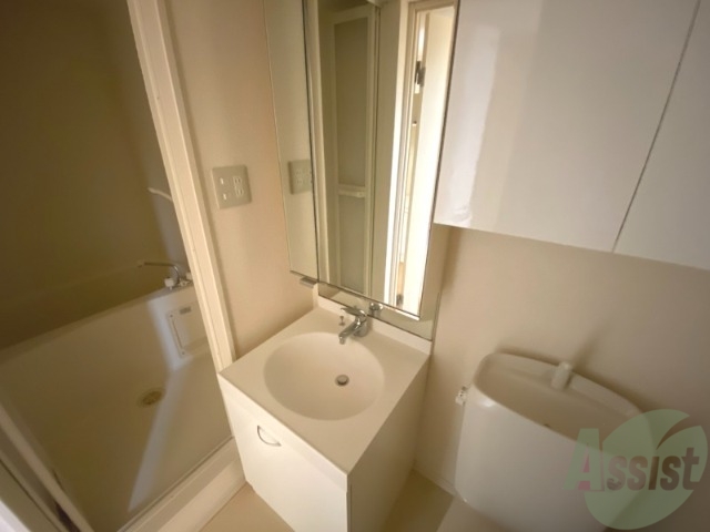 洗面設備　洗面台は独立しています。朝の身支度はこちらでどうぞ～