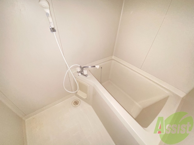 バス・シャワールーム　こちらは浴室になります。ゆっくり疲れを癒せそうです。