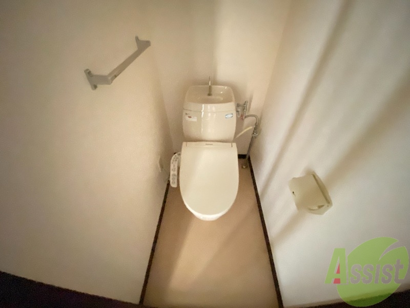 トイレ　こちらはトイレになります。ウォシュレットも付いています。