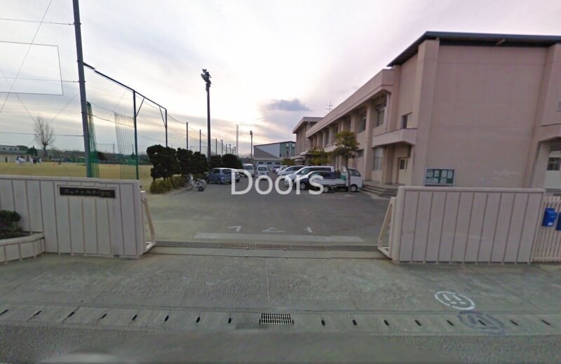 中学校　岡山市立御南中学校（中学校）まで663m