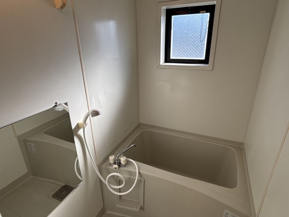バス・シャワールーム　☆浴室にも窓あり☆癒しのバスタイム☆
