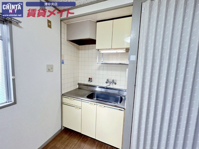 キッチン　同じ物件、別部屋の写真です