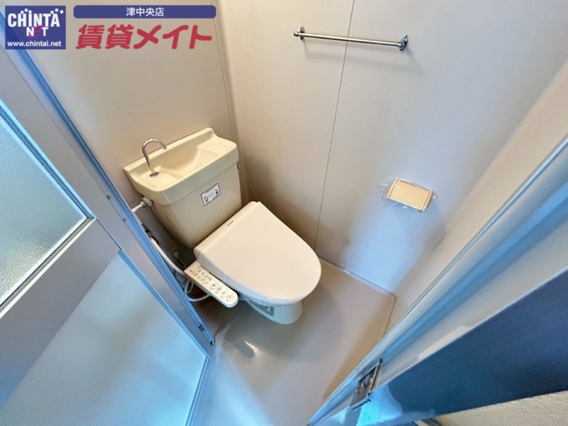 トイレ　同じ物件、別部屋の写真です