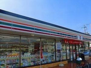 コンビニ　セブンイレブンさん（コンビニ）まで450m