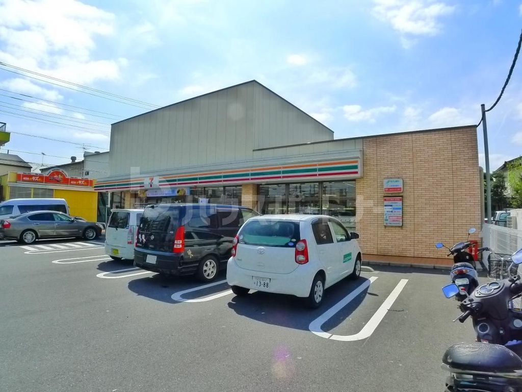 コンビニ　セブンイレブン足立保塚町店（コンビニ）まで500m