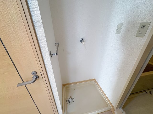 その他　掲載写真は同型の左右反転の部屋を掲載しております。実際のお写