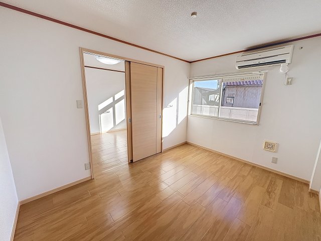 その他部屋・スペース　掲載写真は同型の左右反転の部屋を掲載しております。実際のお写