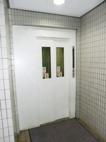 その他　エレベータ付きマンションで上階へのアクセス良好です