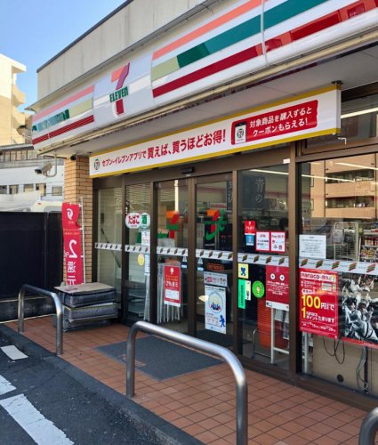 コンビニ　セブンイレブン 新宿下落合駅北店（コンビニ）まで495m