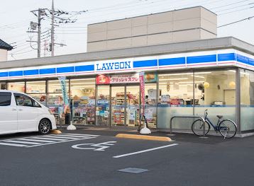 コンビニ　ローソン 日野石田1丁目店（コンビニ）まで130m