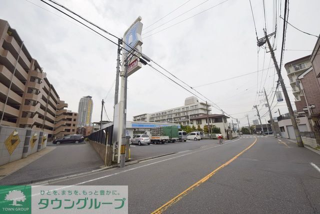 コンビニ　ローソン川口元郷1丁目店（コンビニ）まで530m
