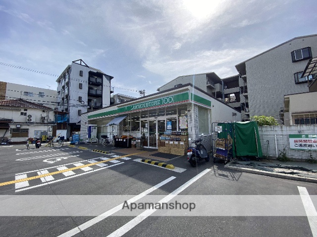 コンビニ　ローソンストア１００（コンビニ）まで112m