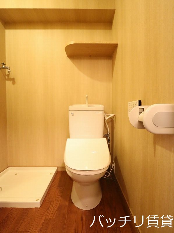 トイレ　画像は別号室タイプの為、現状を優先致します。