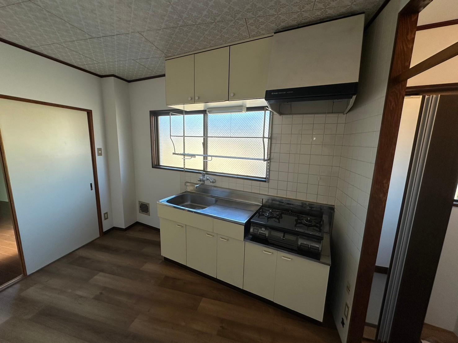 キッチン　ガスコンロ2口付きの窓付きキッチン♪