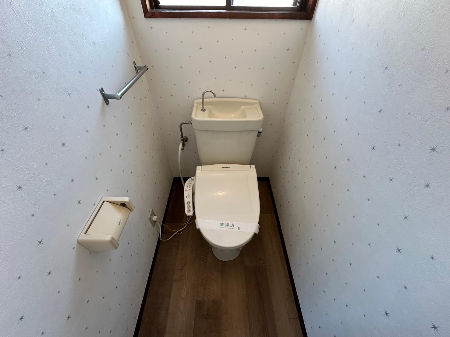 トイレ　ウォシュレット付きの洋式トイレです♪