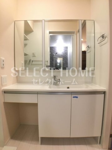 洗面設備　独立洗面台あり、毎朝おしゃれに忙しい女性の方におすすめです