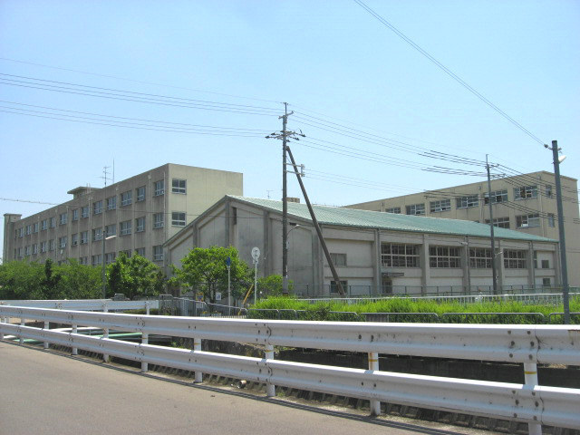 小学校　高槻市立柳川小学校（小学校）まで8m