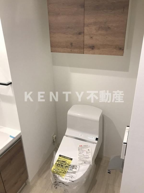 トイレ　落ち着いた色調のトイレです