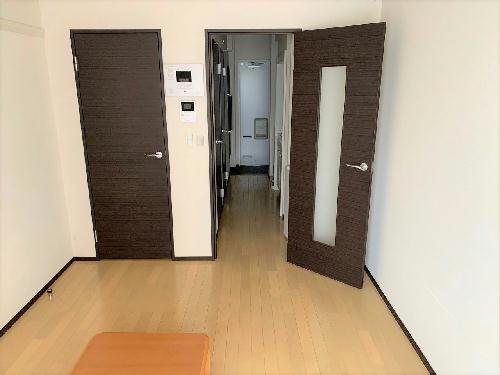 居室・リビング　※同タイプのお部屋の写真です。（1階フローリング）