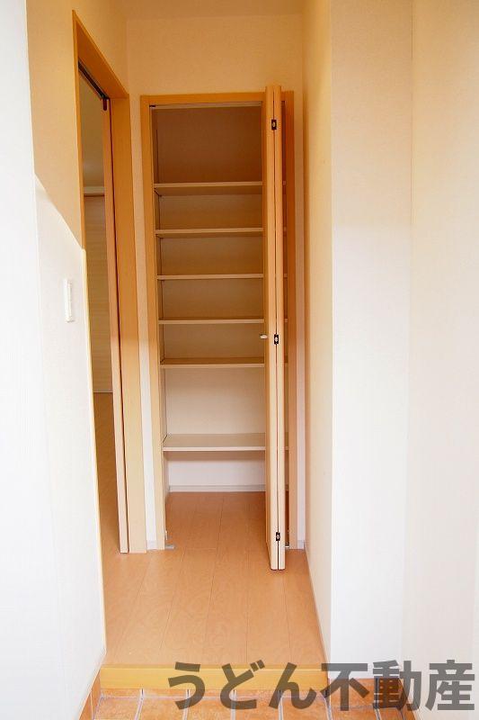 玄関　うどん県のお部屋探しはうどん不動産へ うどんちゃんとLINE