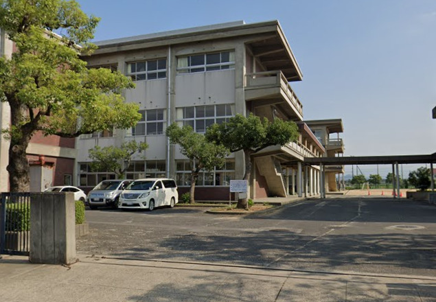 中学校　丸亀市立南中学校（中学校）まで1547m