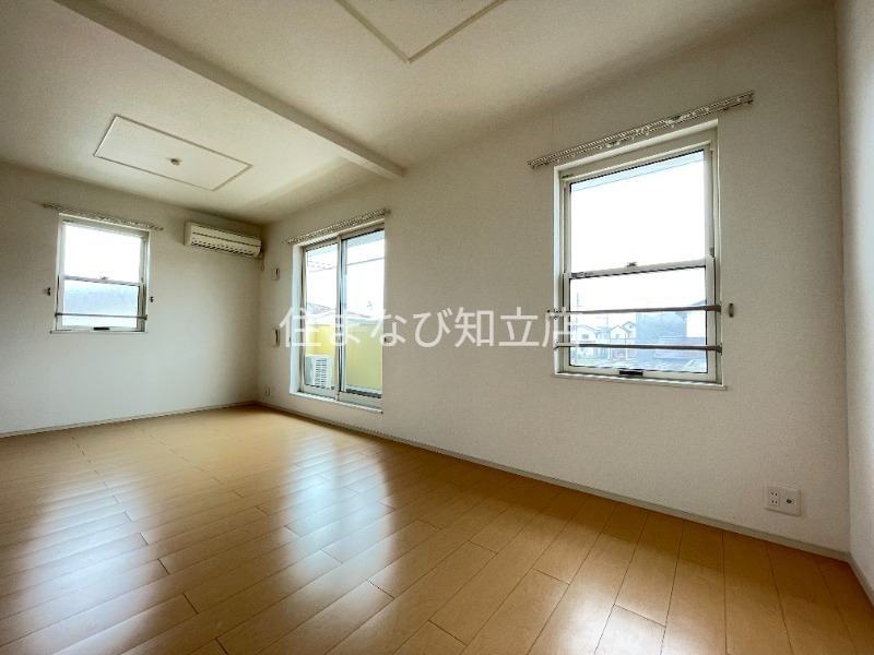 居室・リビング　同型別部屋写真