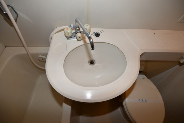 洗面設備　ゆったりとスペースのある洗面所