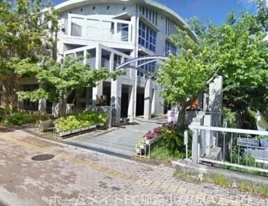 中学校　那覇市立神原中学校（中学校）まで571m