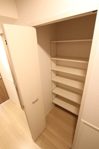 収納　シューズボックス