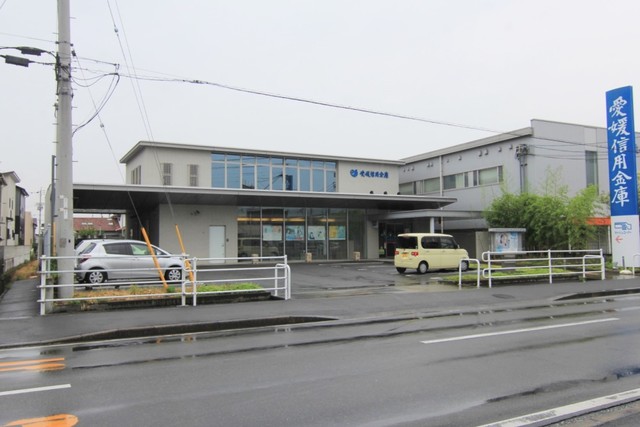 銀行　愛媛信用金庫きし支店（銀行）まで428m