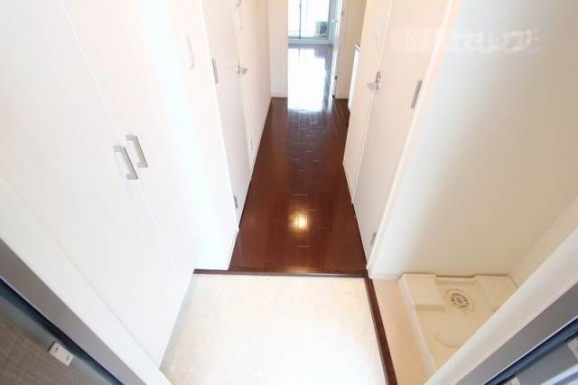玄関　玄関まわり、とても広いですよ。