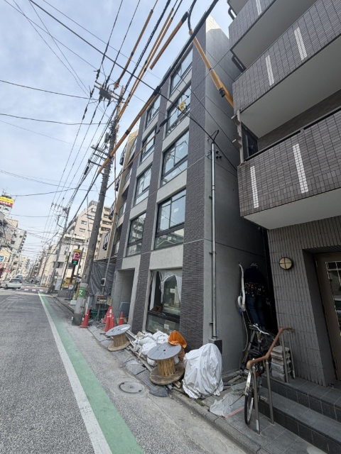 エントランス　駅から徒歩８分